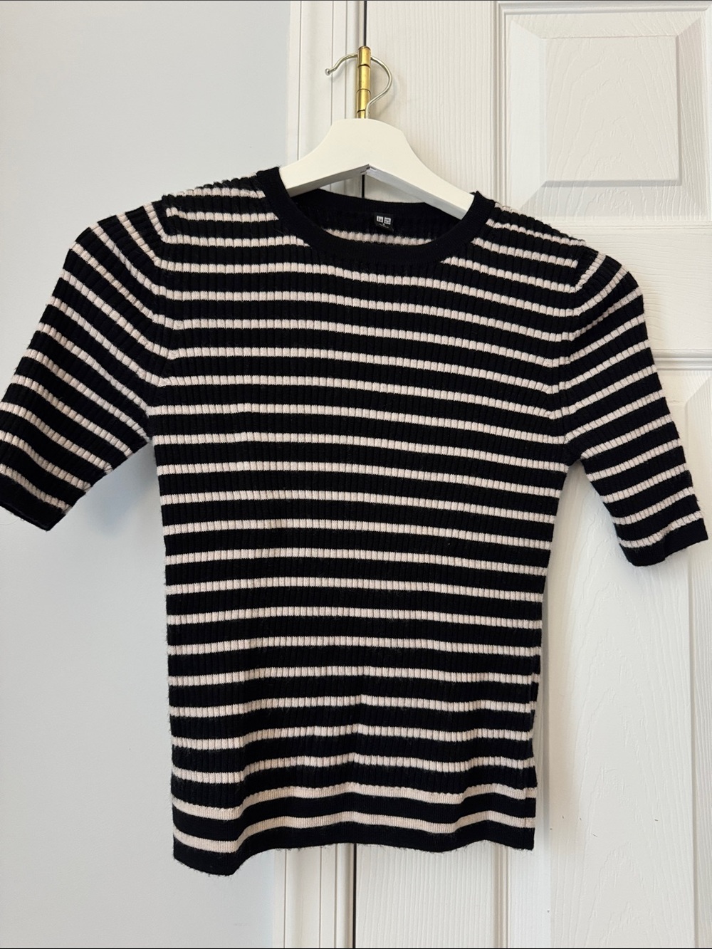 Uniqlo Black and White Striped Ribbed Crewneck Top